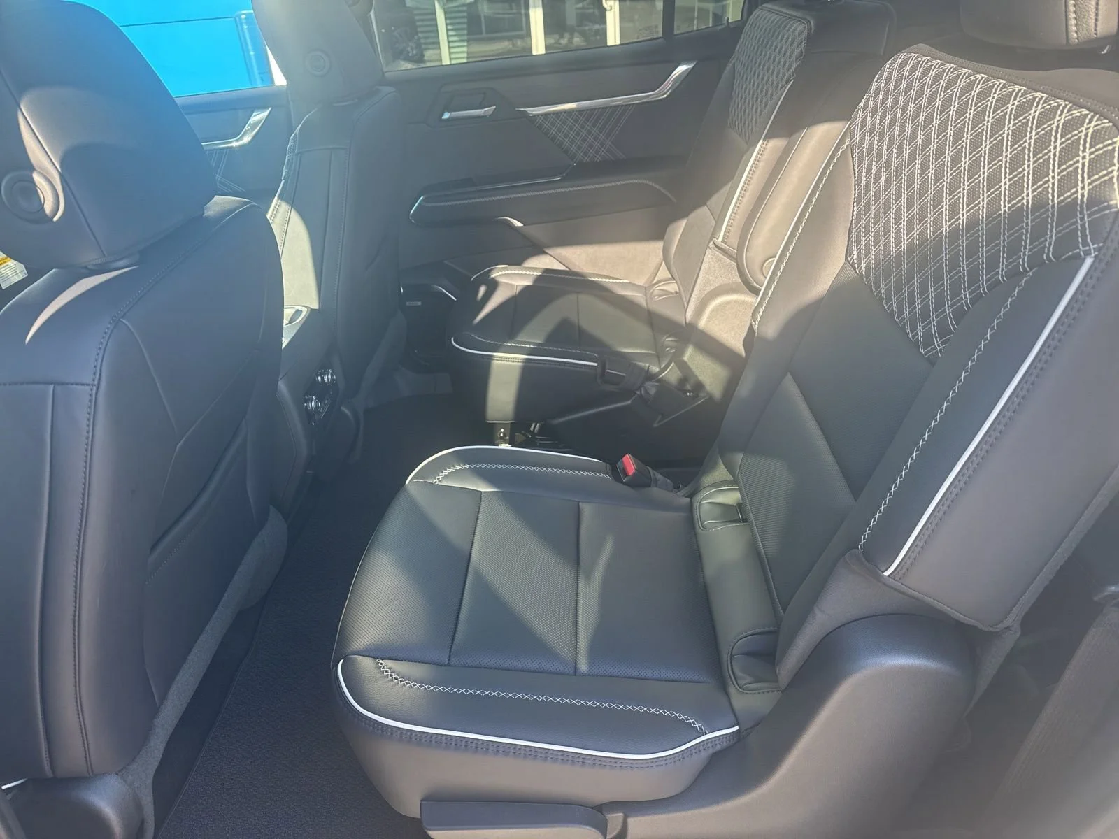 2026 GMC Acadia Denali - Photo 17