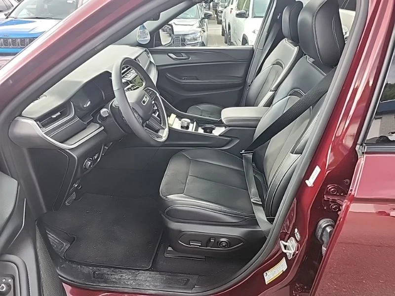 Used 2025 Red Jeep Altitude X image 6
