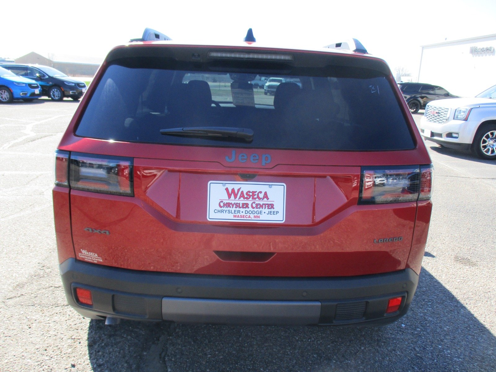 New 2026 Red Hot Pearl-Coat Exterior Paint Jeep Laredo image 5