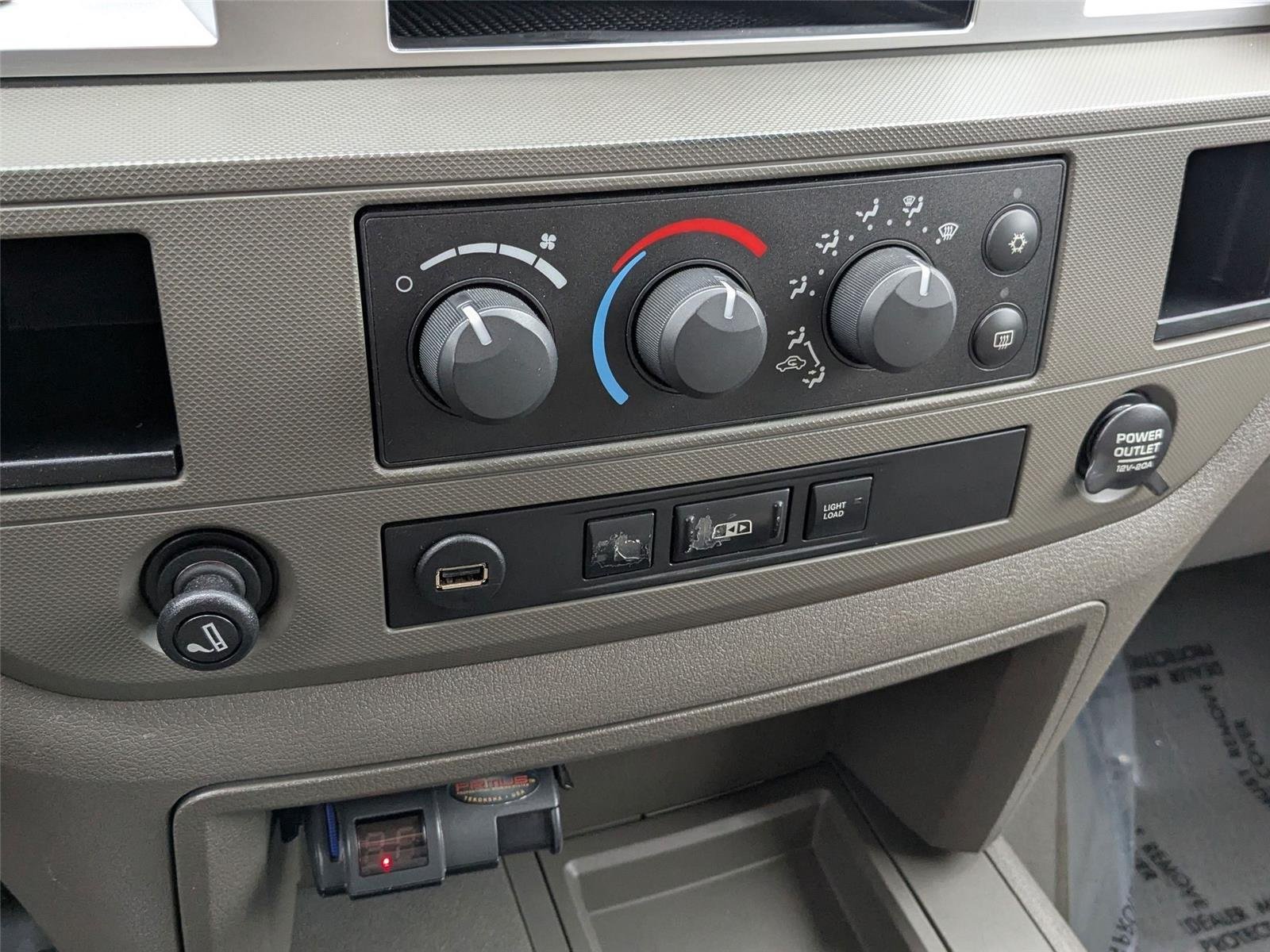 Used 2008 Bright White Dodge SXT image 23