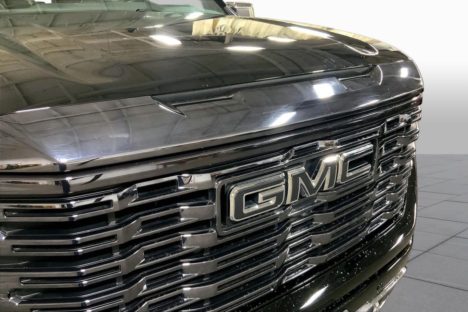 Used 2023 Onyx Black GMC Denali Ultimate image 30