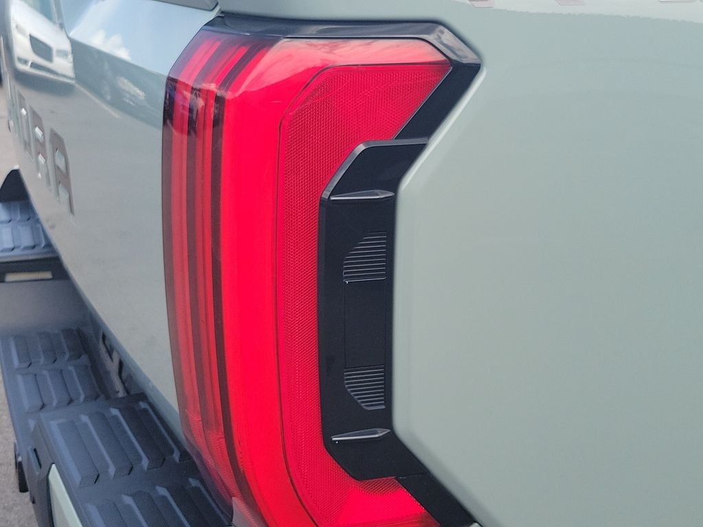 Used 2022  Toyota SR5 image 7