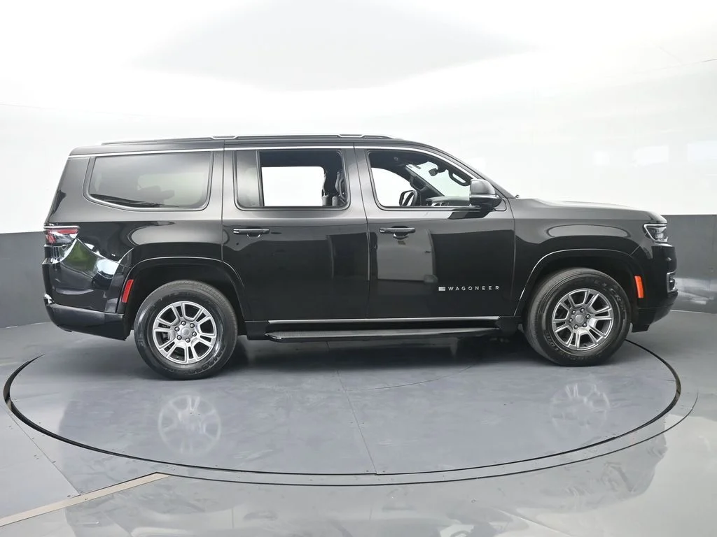 Used 2023 Diamond Black Crystal Pearlcoat Jeep Base image 6