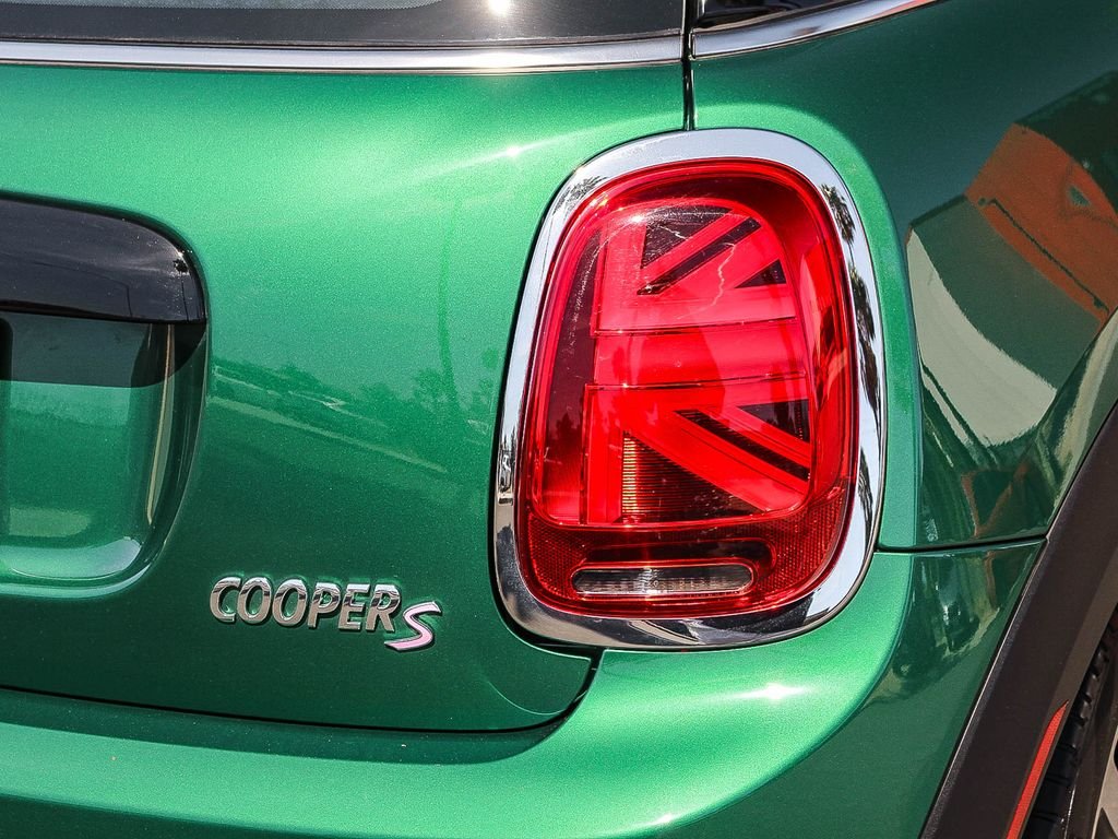 Used 2024 British Racing Green MINI Signature image 9