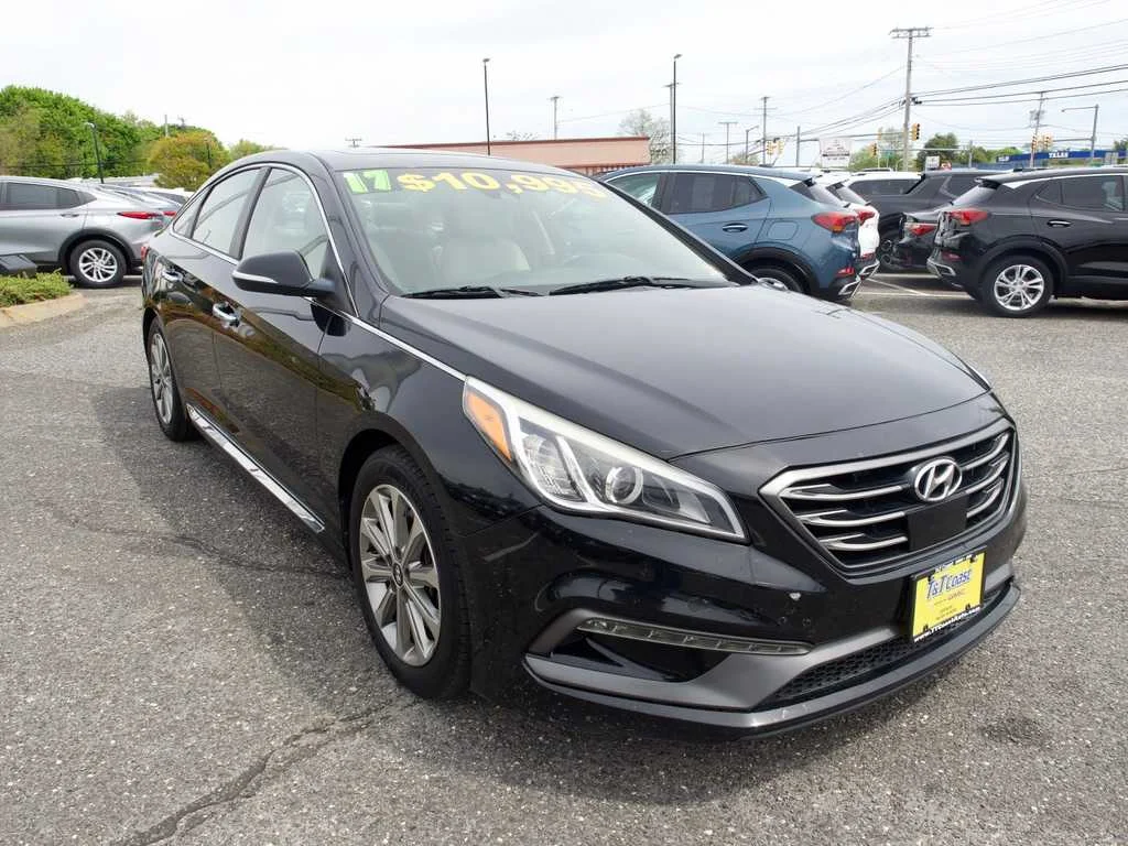 Used 2017 Black Hyundai Limited image 4