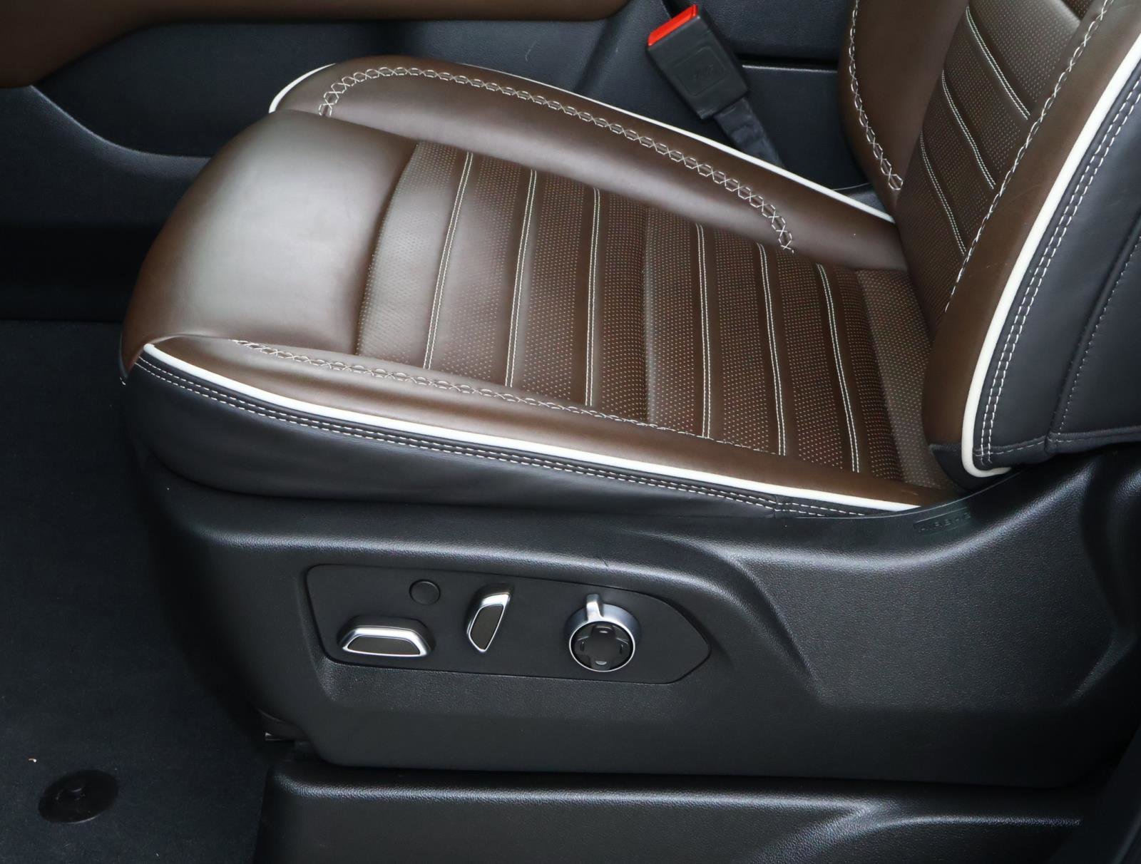 2025 GMC Yukon XL Denali Ultimate - Photo 18