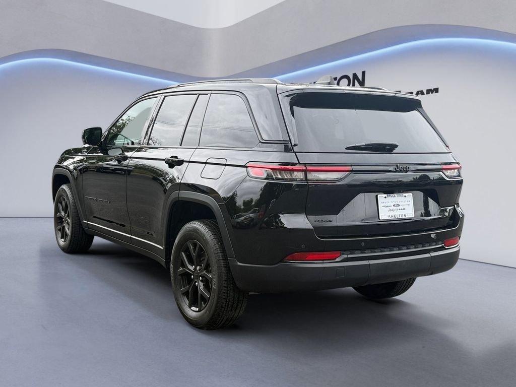 Used 2024 Diamond Black Jeep Altitude X image 4