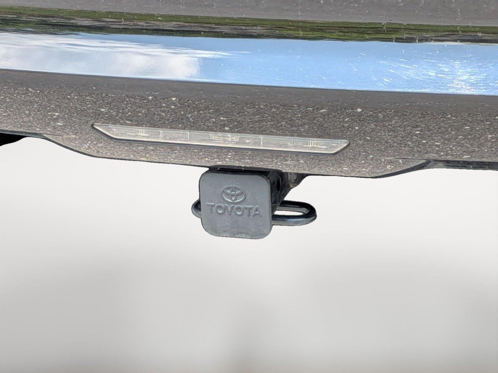 Used 2025 Oxygen White Toyota Limited image 36
