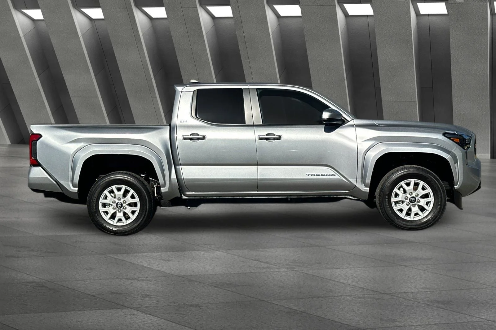 2025 Toyota Tacoma SR5 - Photo 13