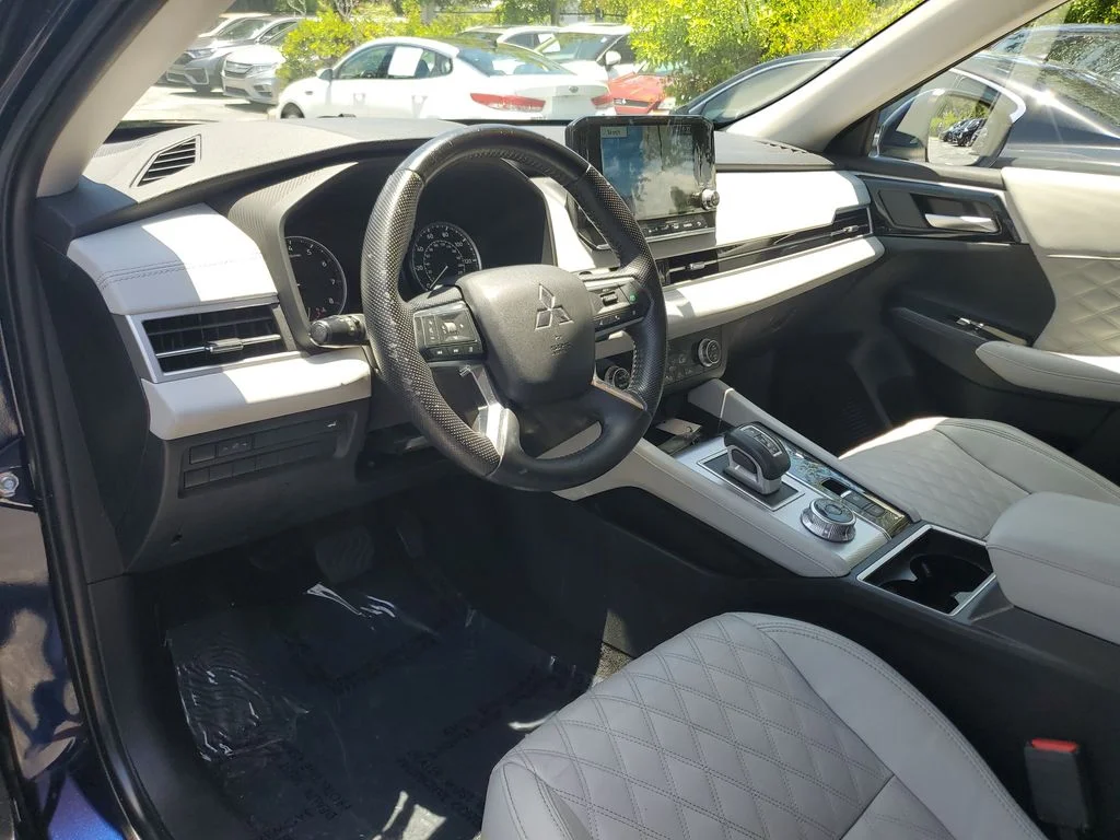 Used 2022  Mitsubishi SEL image 22