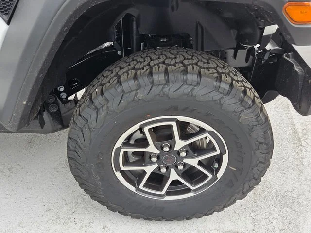 New 2026 Bright White Clear-Coat Exterior Paint Jeep Rubicon image 11