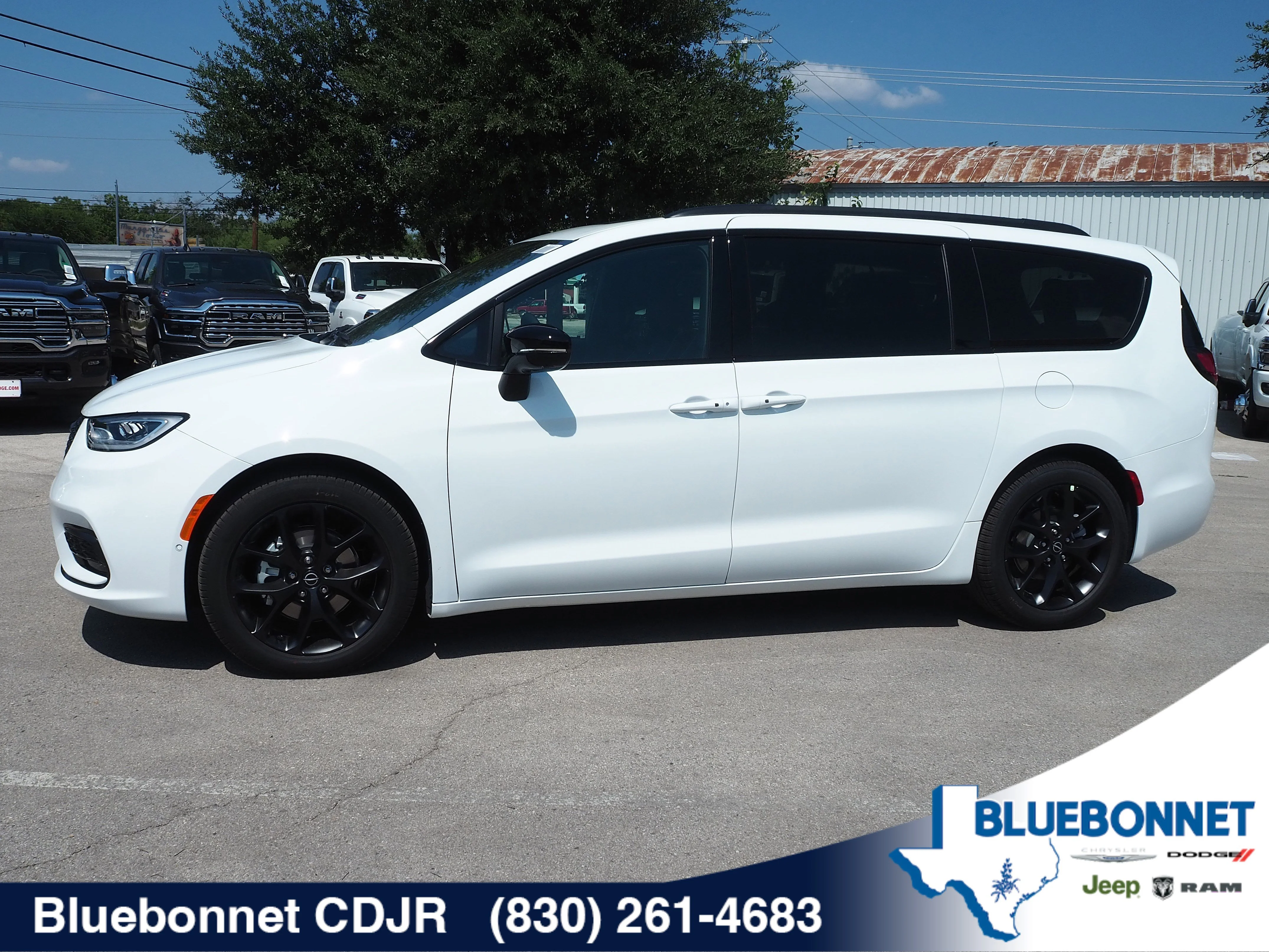 2026 Chrysler Pacifica Limited's photo