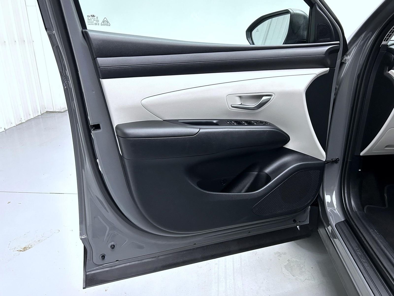 Used 2025 Gray Hyundai SEL image 9