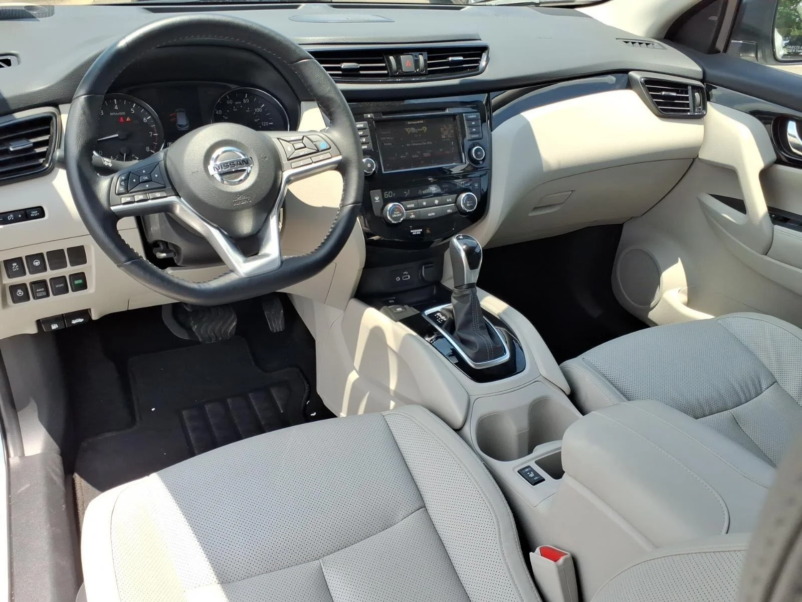 Used 2022 Pearl White Tricoat Nissan SL image 21