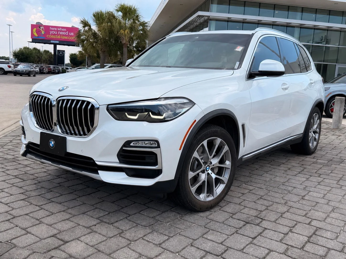 Used 2019 Mineral White Metallic BMW xDrive40i image 1