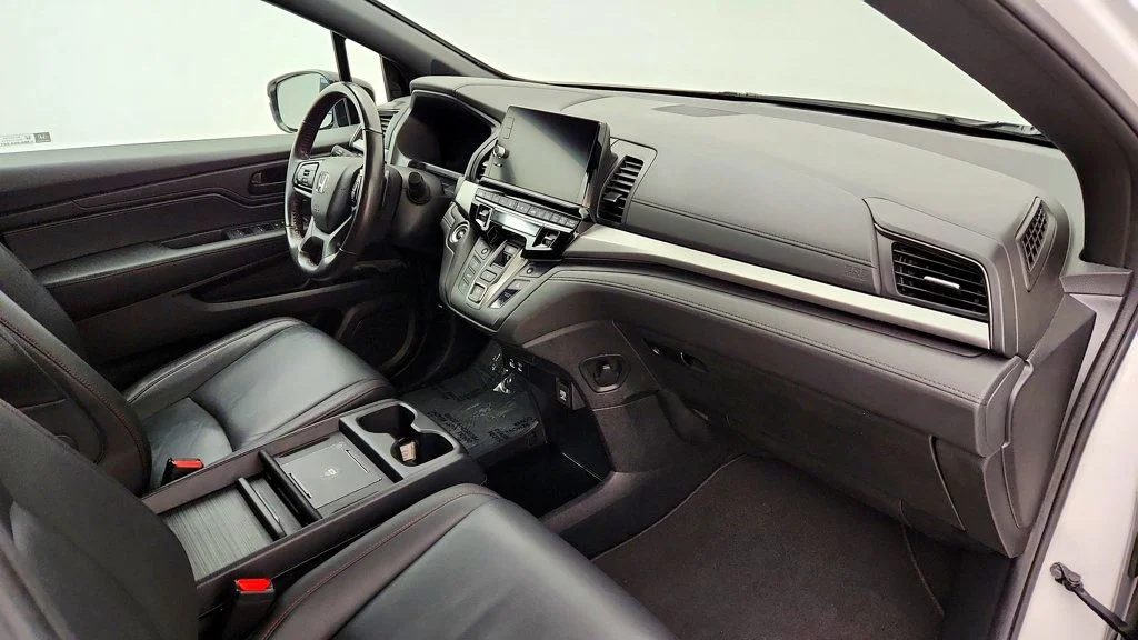 Used 2025 Platinum White Pearl Honda Sport-L Automatic image 26