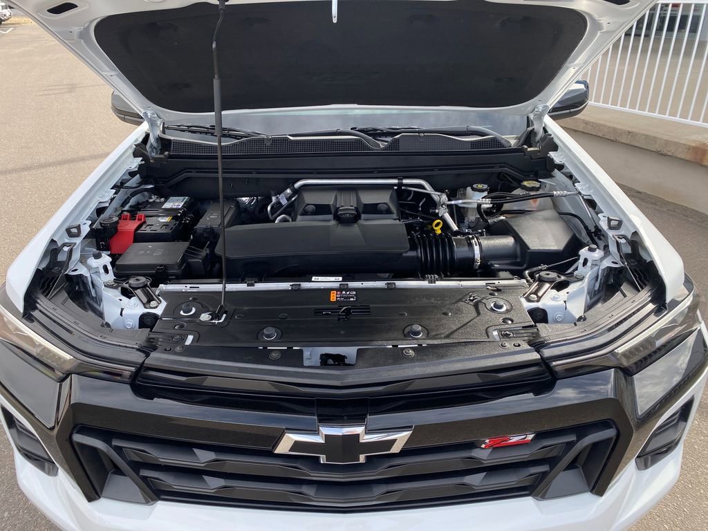 Used 2025 Summit White Chevrolet Z71 image 22