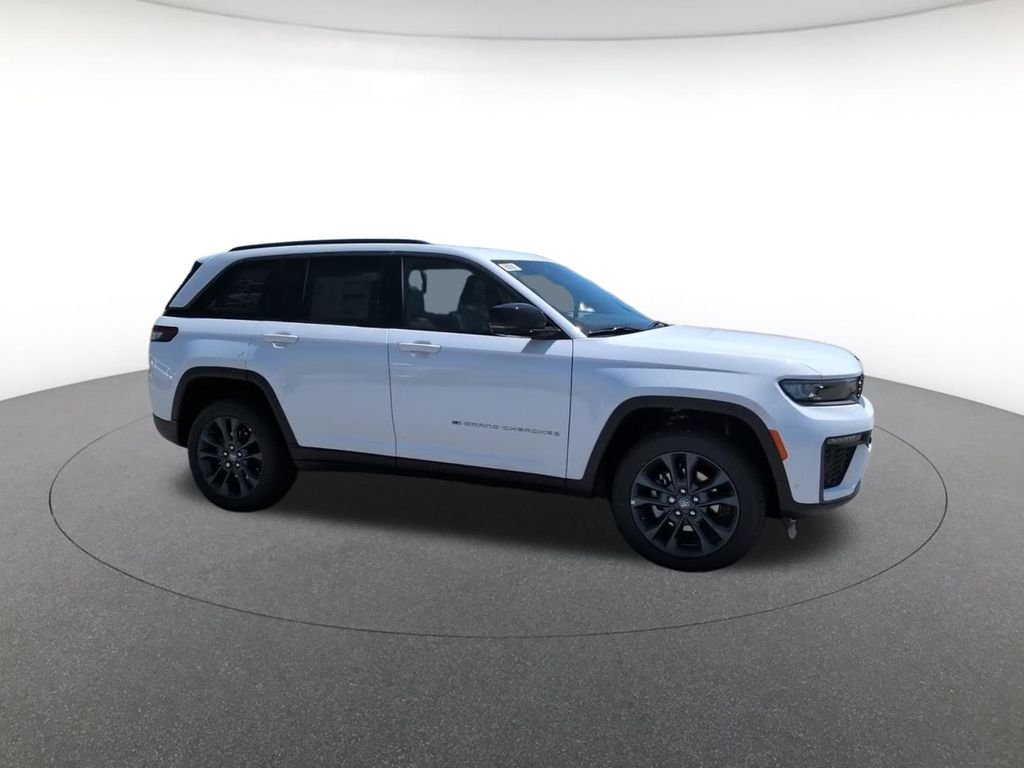 New 2026 White Jeep  image 6