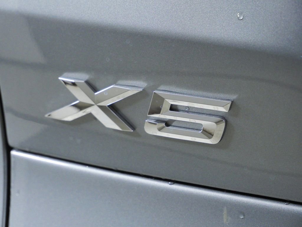 New 2026 Skyscraper Grey Metallic BMW xDrive40i image 13