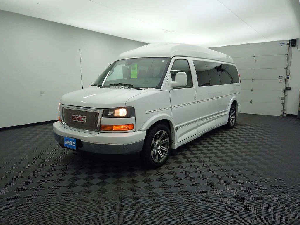Used 2020 Summit White GMC Explorer Limited SE image 13