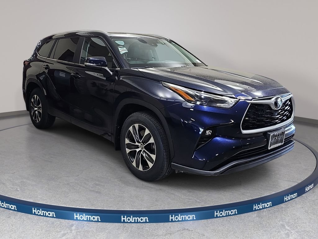 Used 2025 Blue Toyota XLE image 4