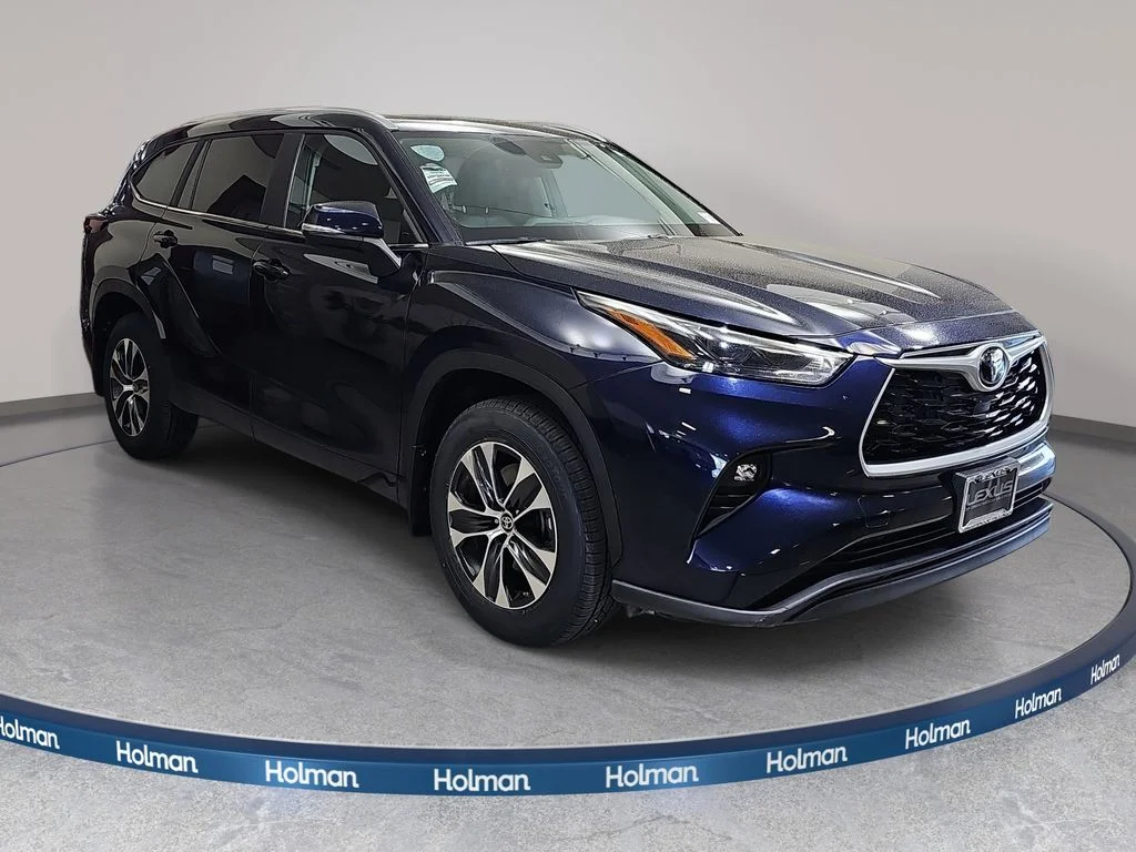 Used 2025 Blue Toyota XLE image 4