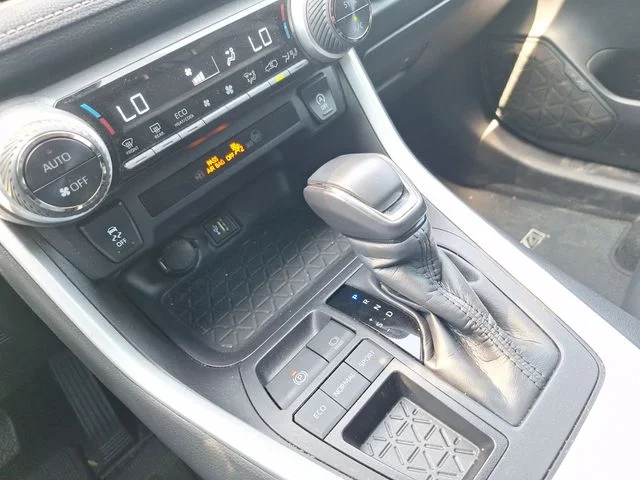 Used 2024 Off-white Toyota XLE Premium image 13