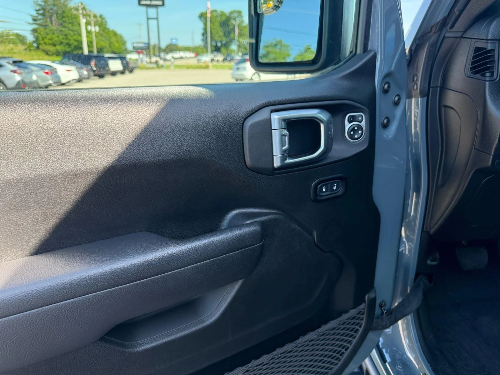 Used 2024 Gray Jeep 4-Door Willys 4x4 image 23