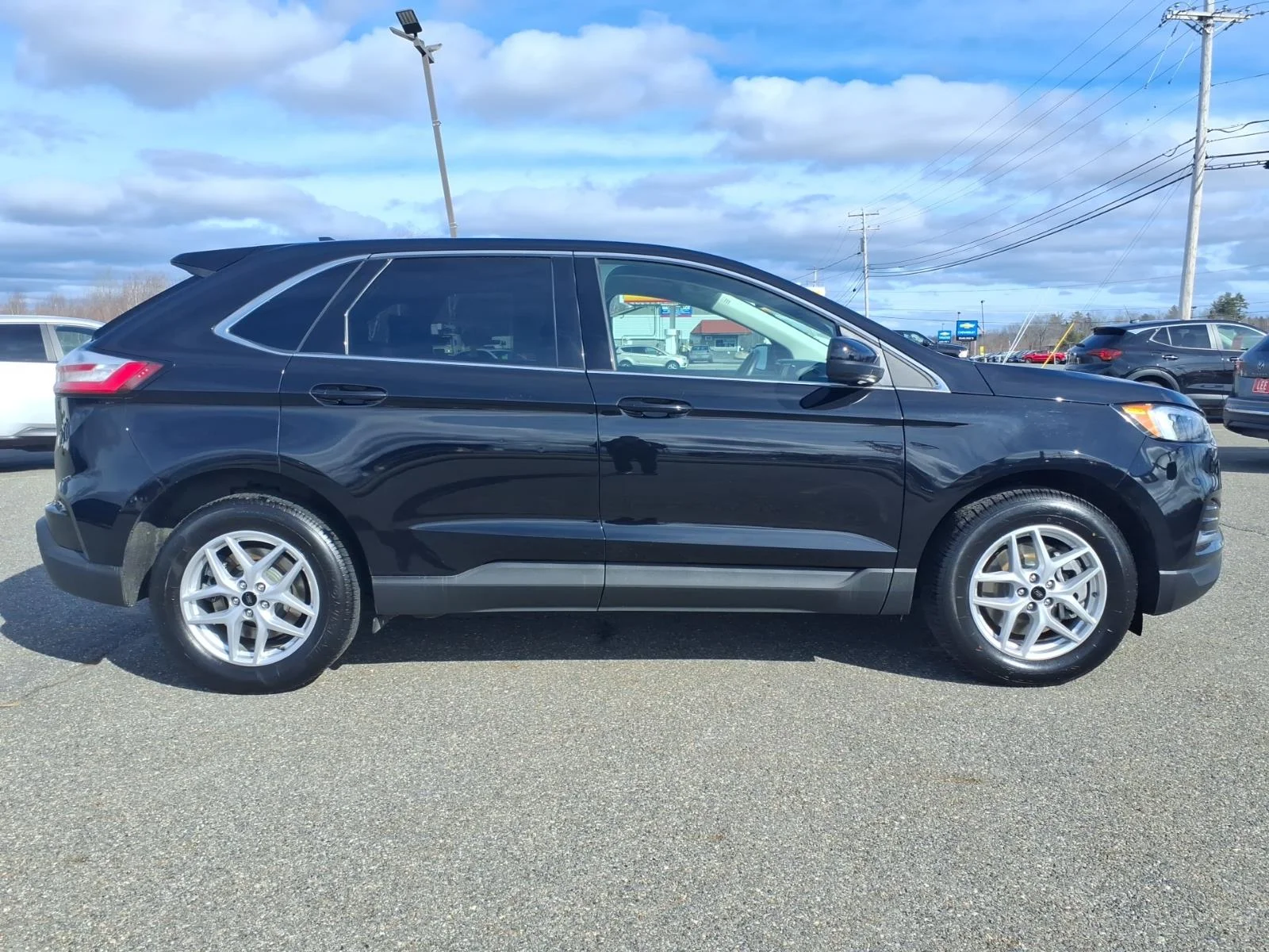 Used 2024 Black Metallic Ford SEL image 4