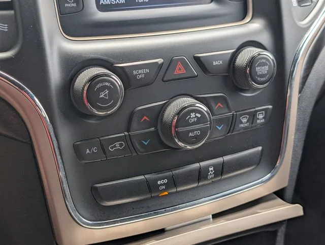 Used 2014 Brilliant Black Crystal Pearlcoat Jeep Laredo image 16
