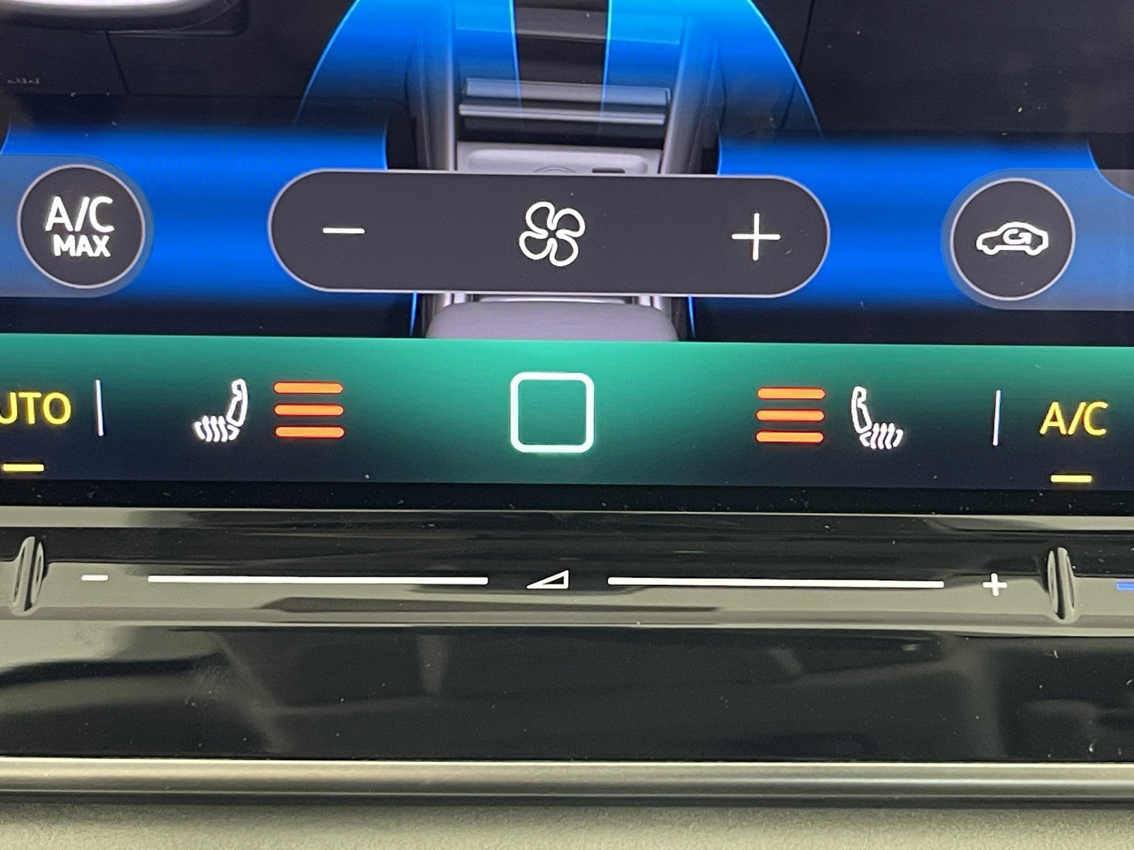 2025 Volkswagen Tiguan SE - Photo 30