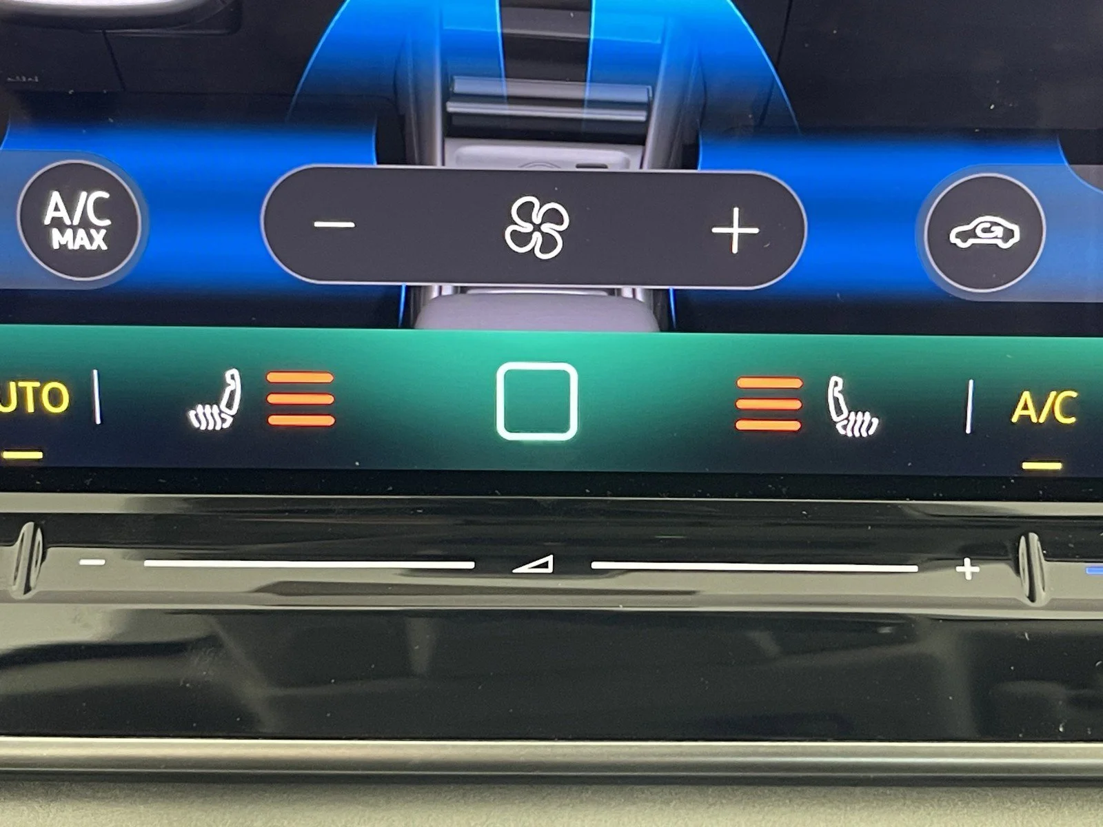 2025 Volkswagen Tiguan SE - Photo 30