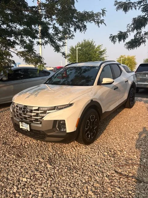 Used 2024 White Hyundai SEL image 1