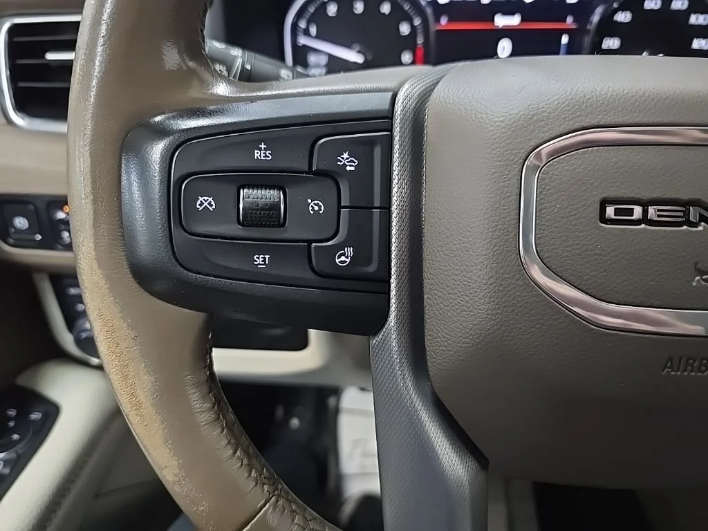 Used 2021 White GMC Denali image 20