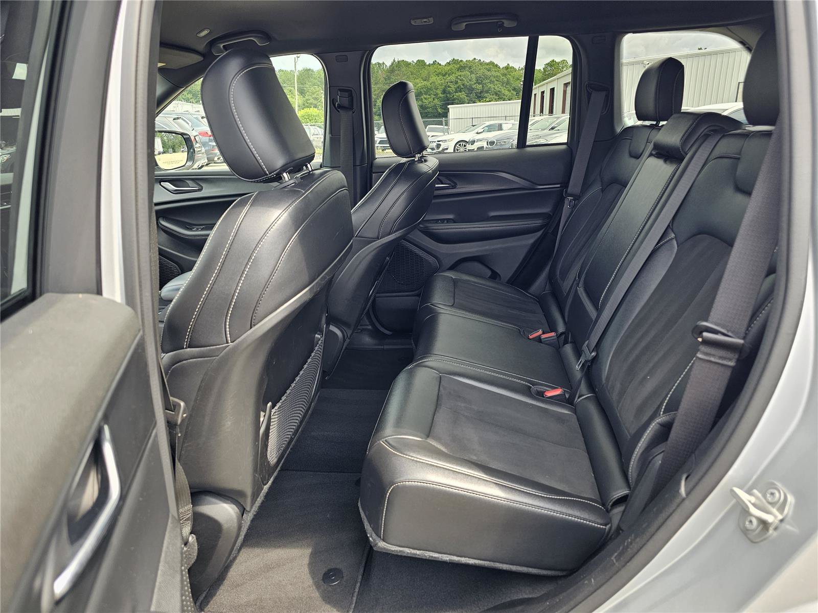 Used 2024 Silver Zynith Jeep Altitude image 31