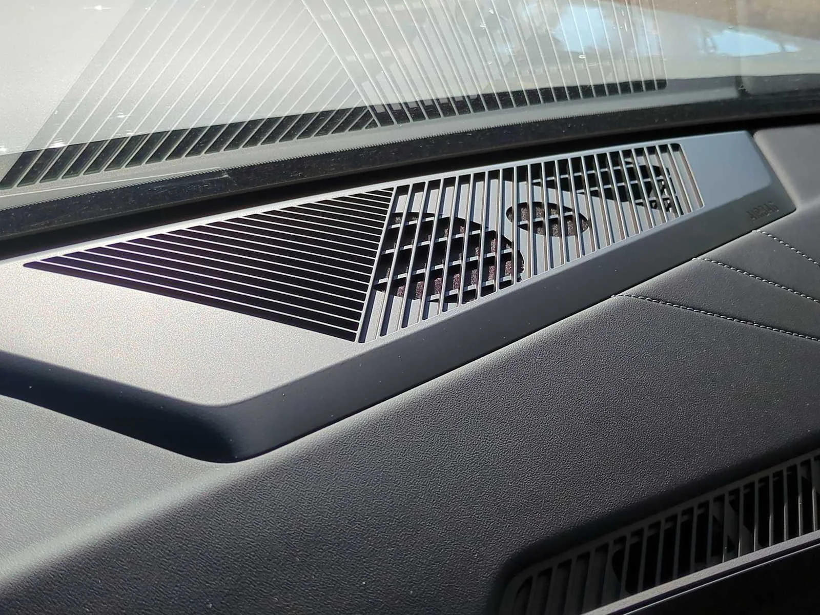 New 2026 Skyscraper Grey Metallic BMW 30 xDrive image 30