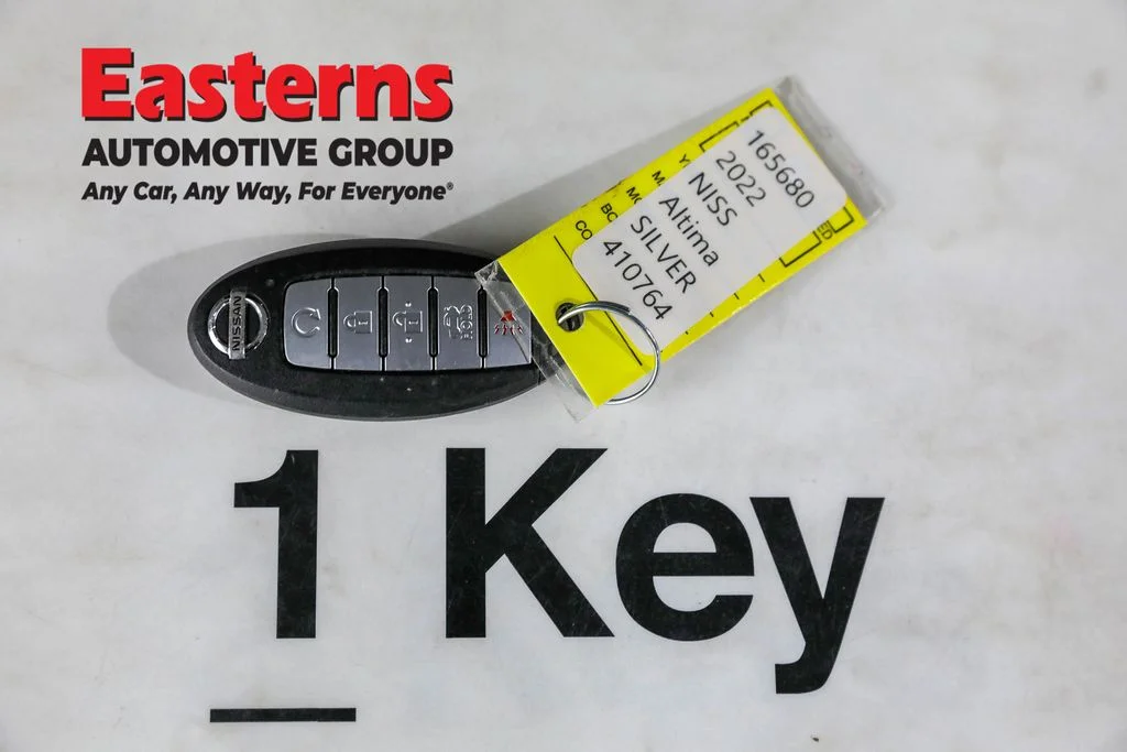 Used 2022 Silver Nissan 2.5 SV image 24