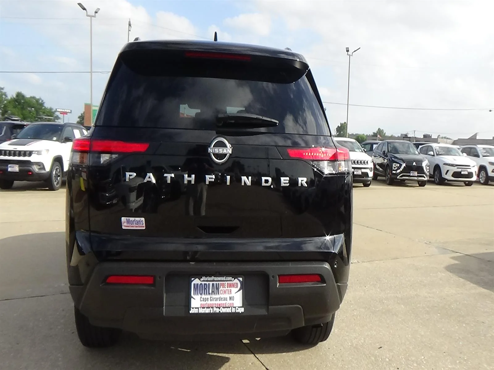 Used 2025 Super Black (kh3) Nissan SV image 7