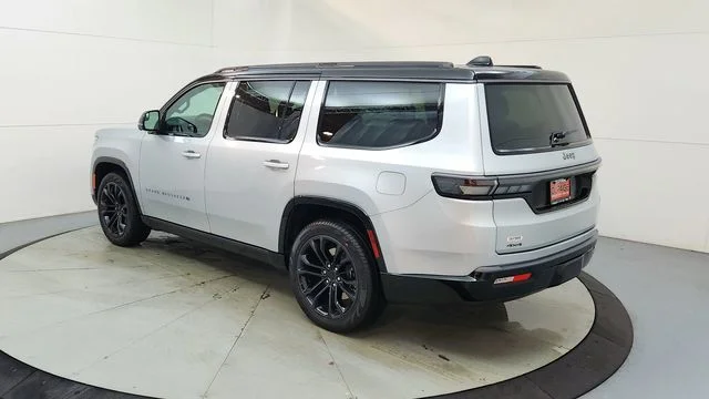 New 2026 Silver-Zynith Exterior Paint Jeep Summit Reserve image 7