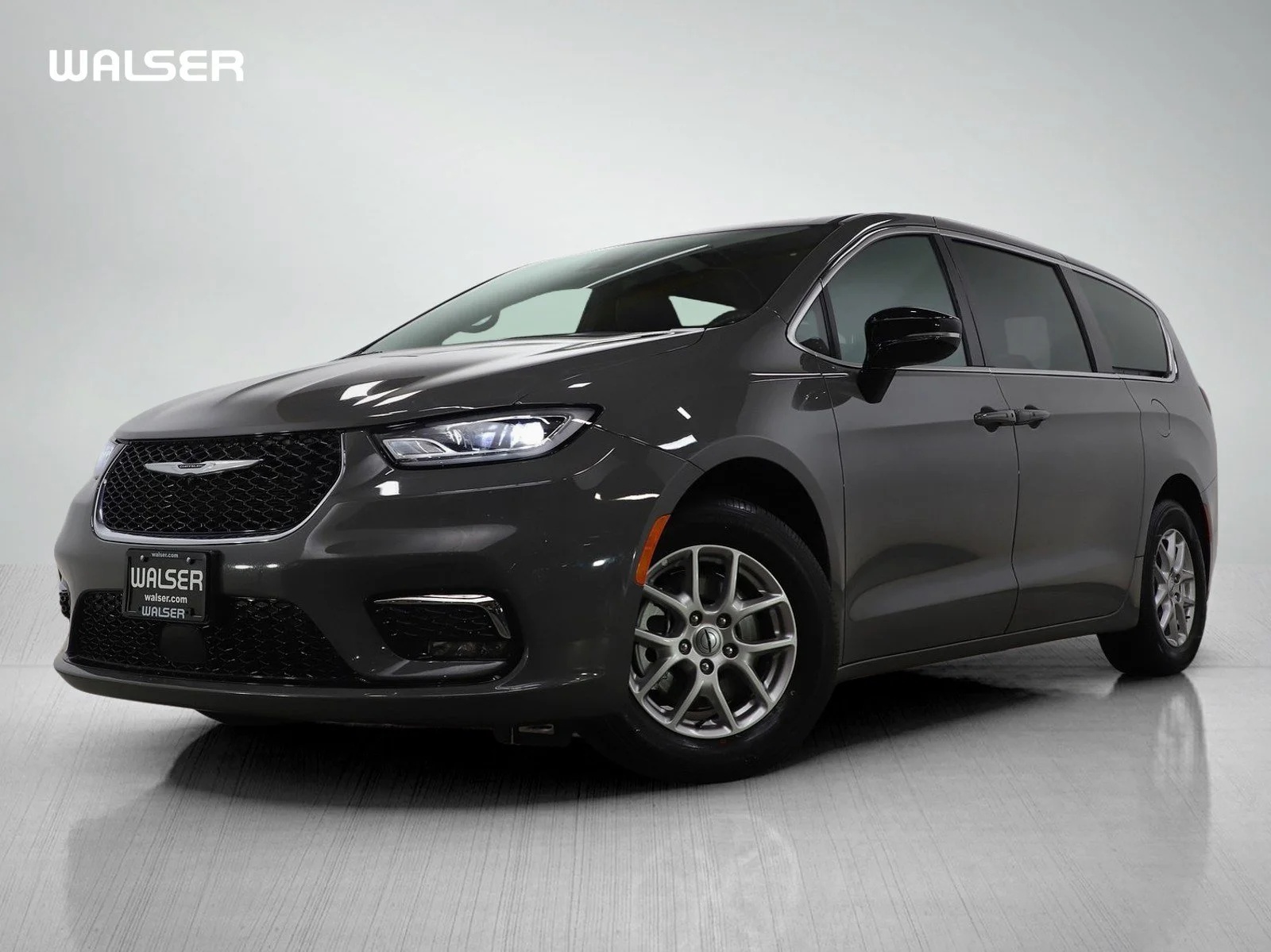 2025 Chrysler Pacifica Select's photo