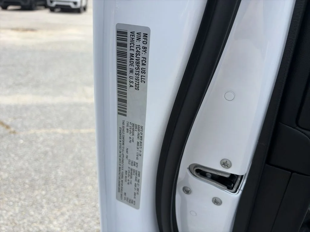 New 2026 Bright White Clear-Coat Exterior Paint Jeep Limited Reserve image 40