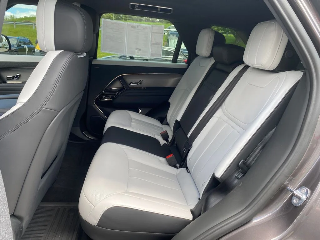 Used 2023 Gray Land Rover SE Dynamic image 25