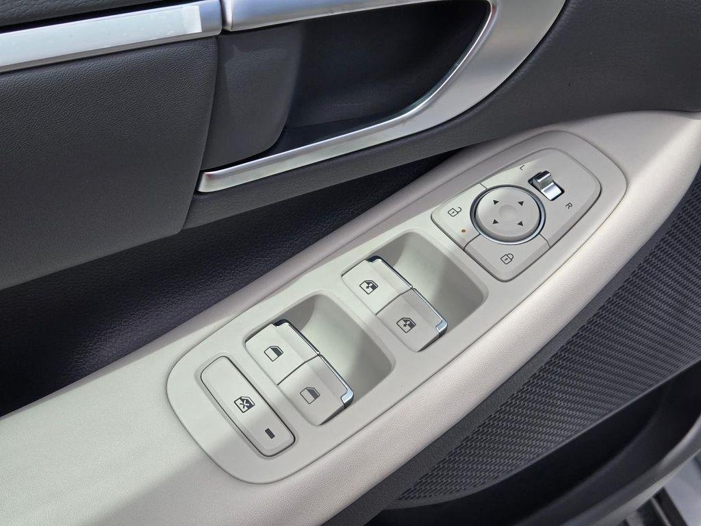 New 2026 Silver Hyundai SEL Sport image 13