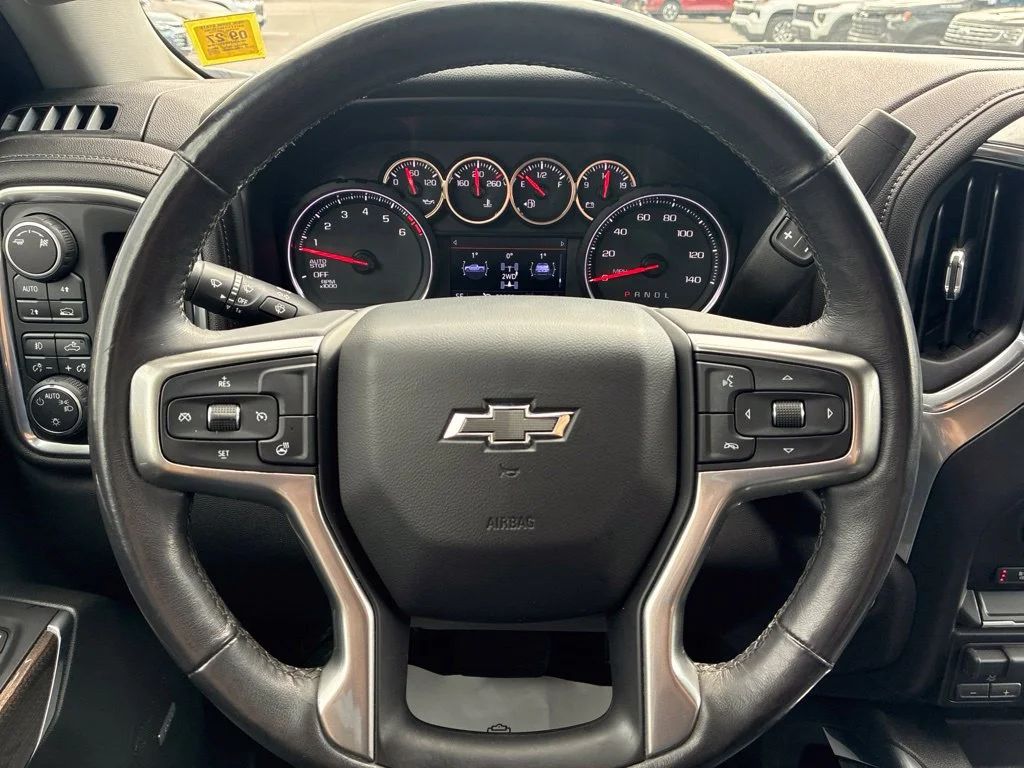Used 2019 BLACK Chevrolet RST image 15