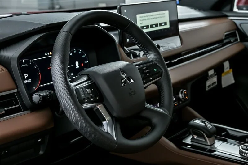 2025 Mitsubishi Outlander SEL - Photo 17