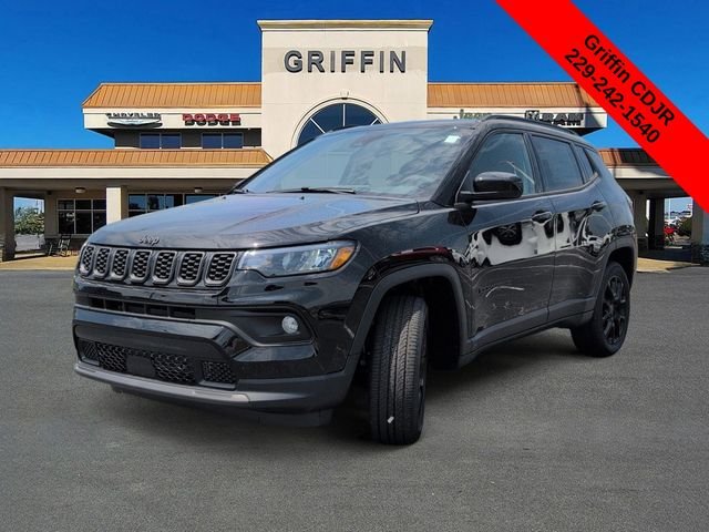 New 2026 Diamond Black Crystal Pearl-Coat Exterior Paint Jeep Latitude image 11