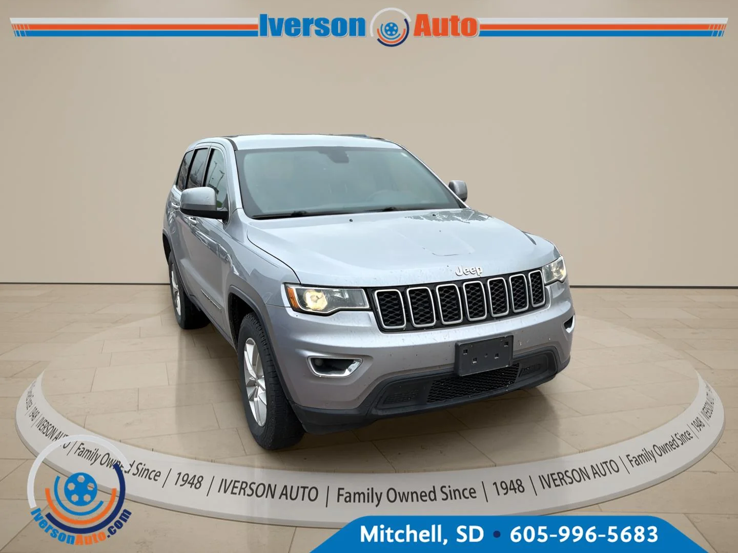 Used 2018 Silver Jeep Laredo E image 3