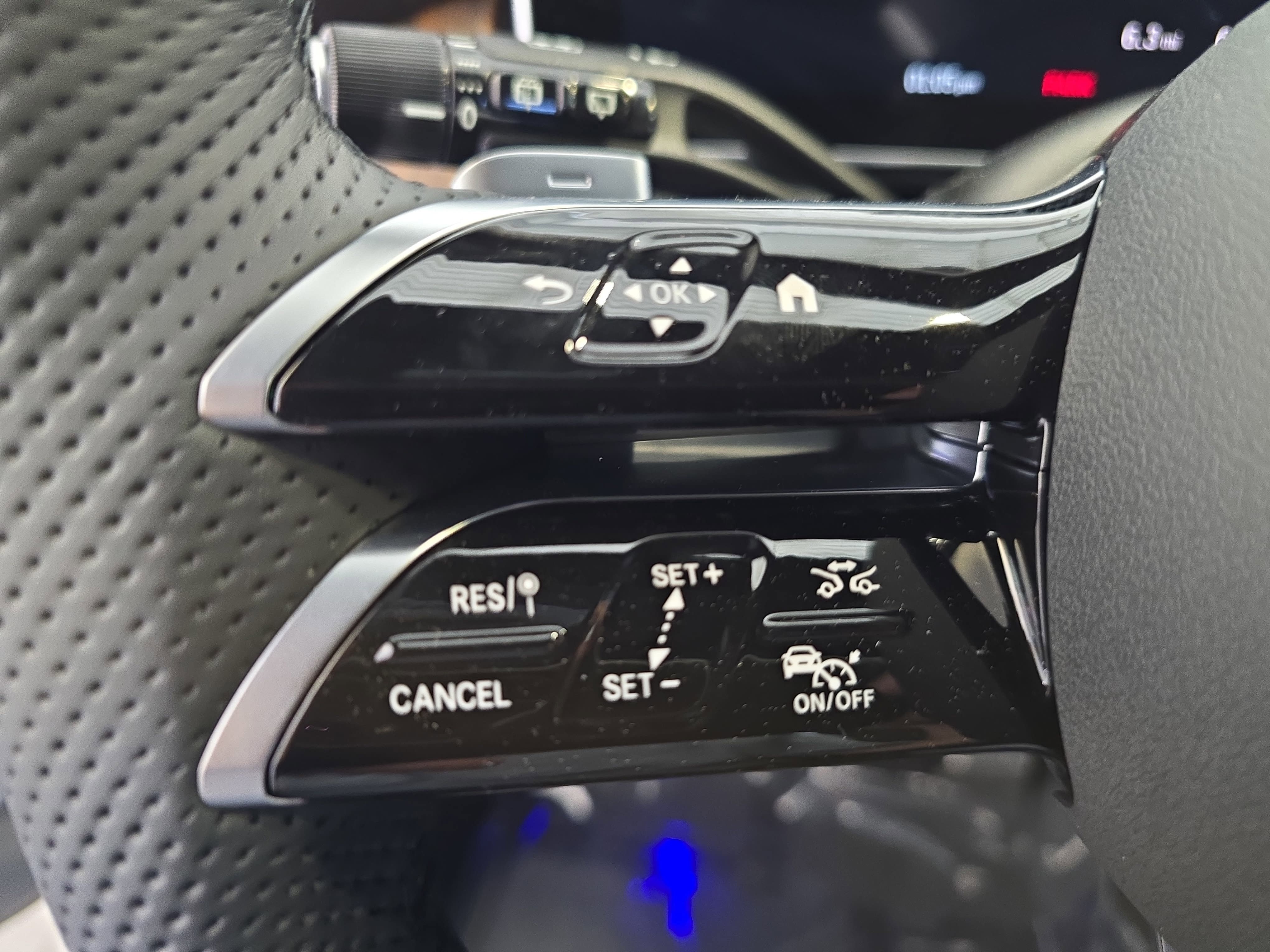 New 2026 Polar White Mercedes-Benz GLC300 image 18