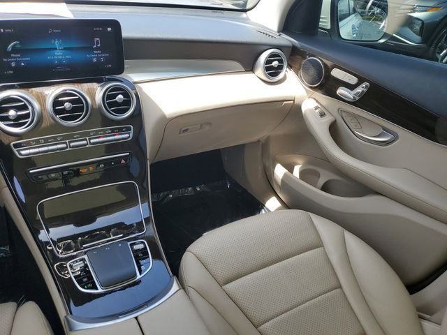 Used 2021  Mercedes-Benz GLC 300 image 25
