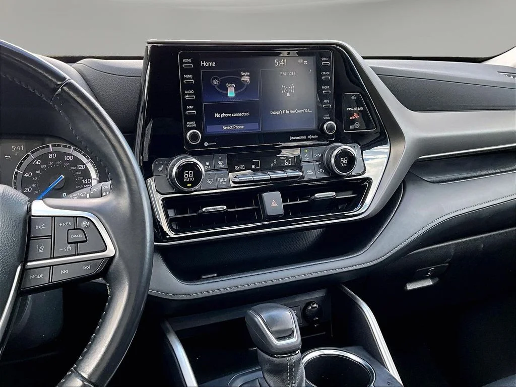 Used 2022 Silver Toyota XLE image 12